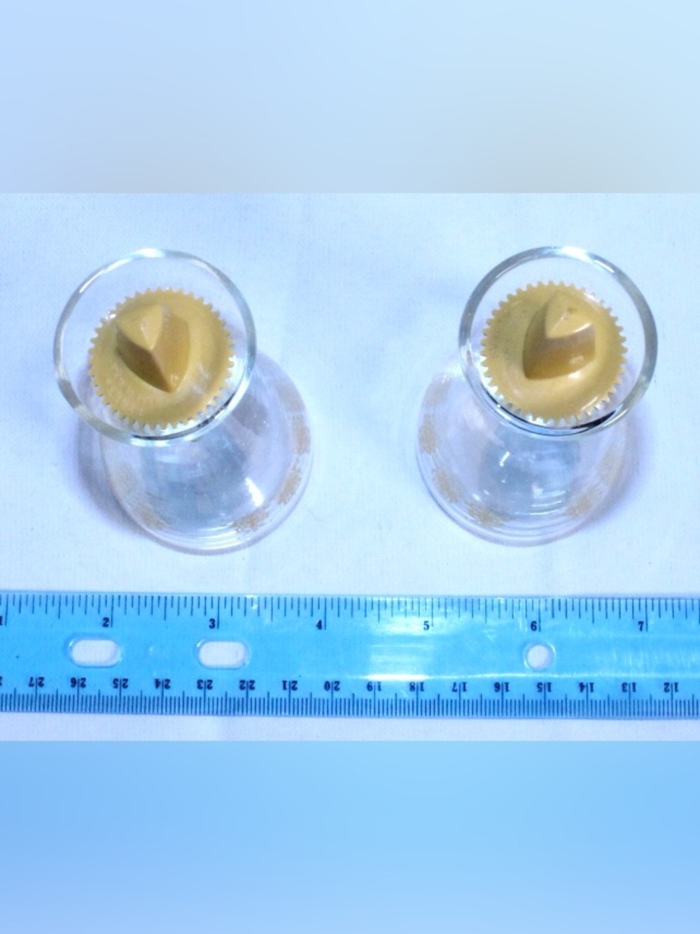 Pyrex Butterfly Gold Salt and Pepper Shaker Set - Picture 5 of 8